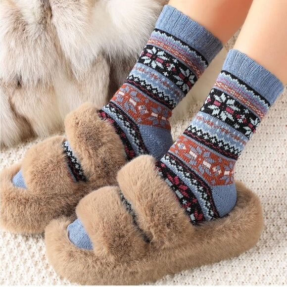 Nordic style wool winter socks - Picture 1 of 5